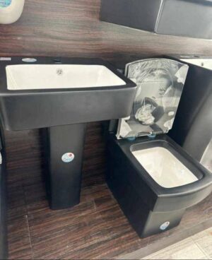 a68e0d6b-5c73-4f40-945c-3e25fe07186f Matte Black Square WC Set