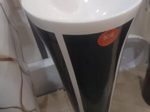 d6508e6e-e524-443b-95cc-8bf23ba16fa3 Black & White Pedestal Basin – Straight Line Pattern